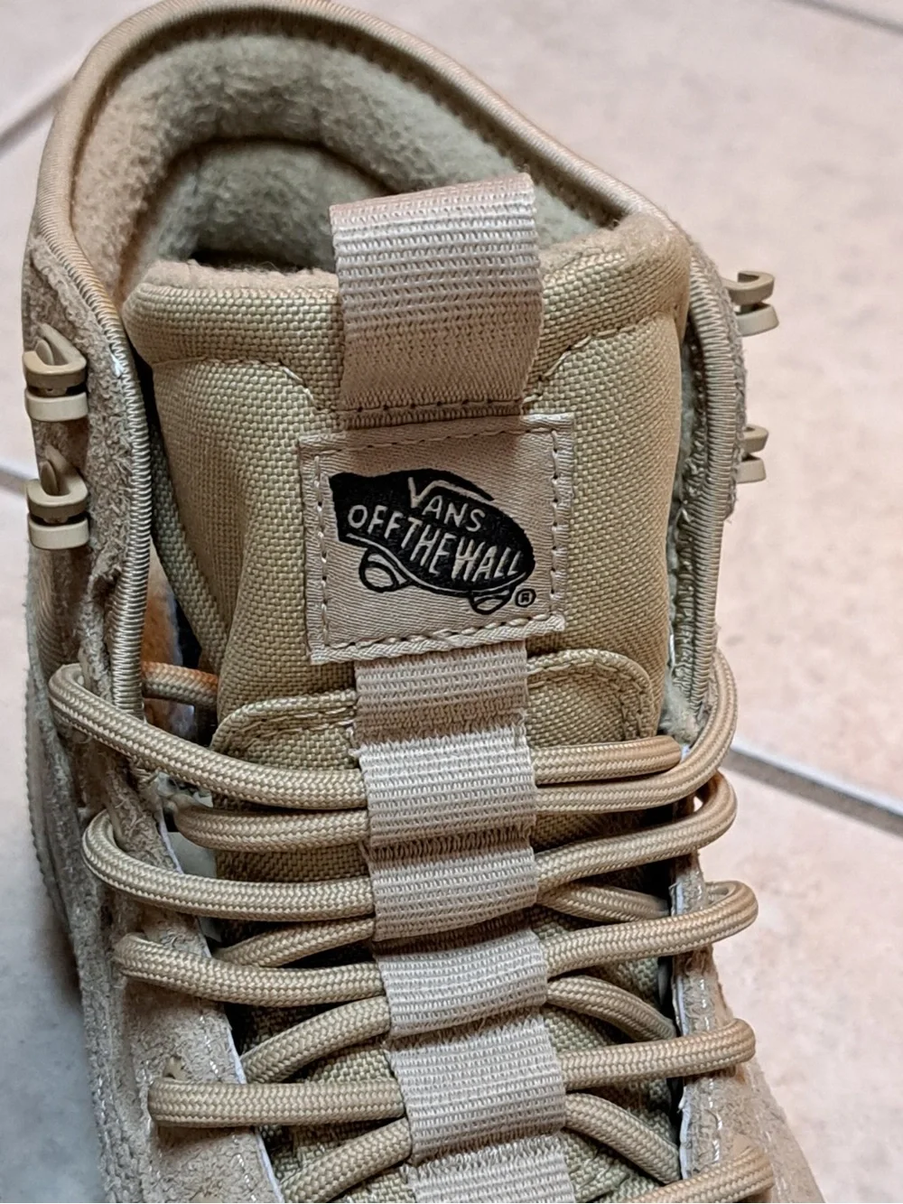 Vans MTE Sk8-Hi Gore-Tex Boots - Women's size 8 / Men's size 6.5